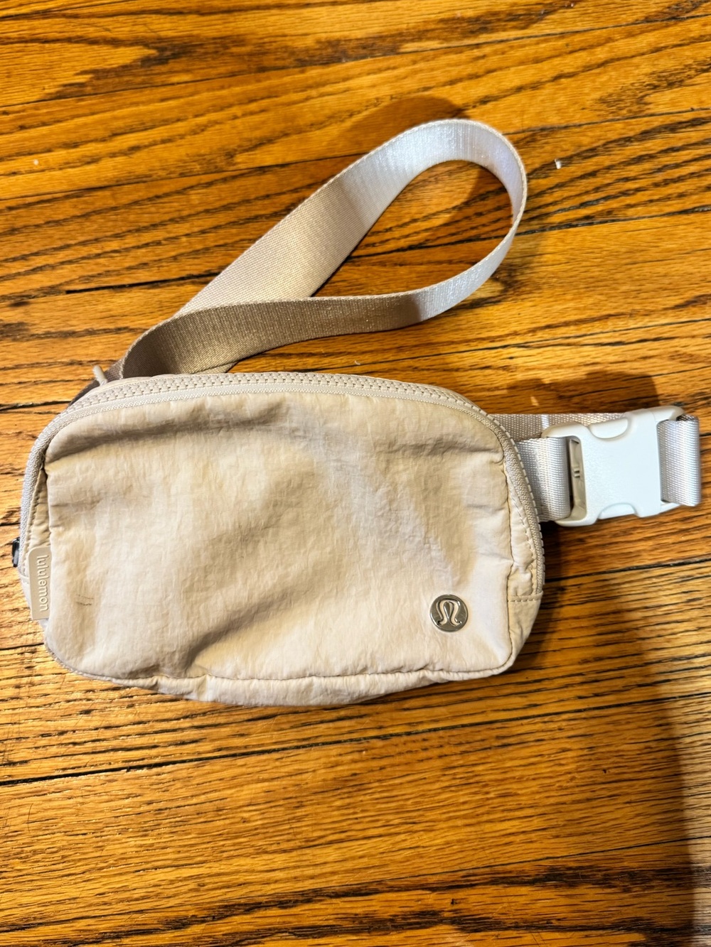 Lululemon Everywhere Belt Bag 1L — White Opal
